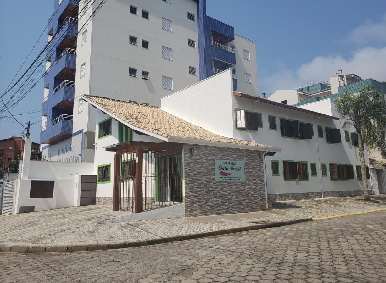 Pousada Chilli Brasil Ubatuba Bagian luar foto